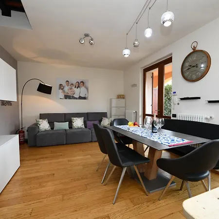 Casa Bacher Pool&gardenprivate&2,5kilometri To Center Apartment Peschiera del Garda