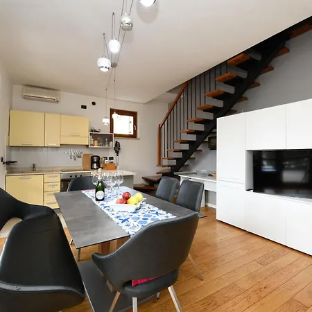 Casa Bacher Pool&gardenprivate&2,5kilometri To Center Apartment Peschiera del Garda